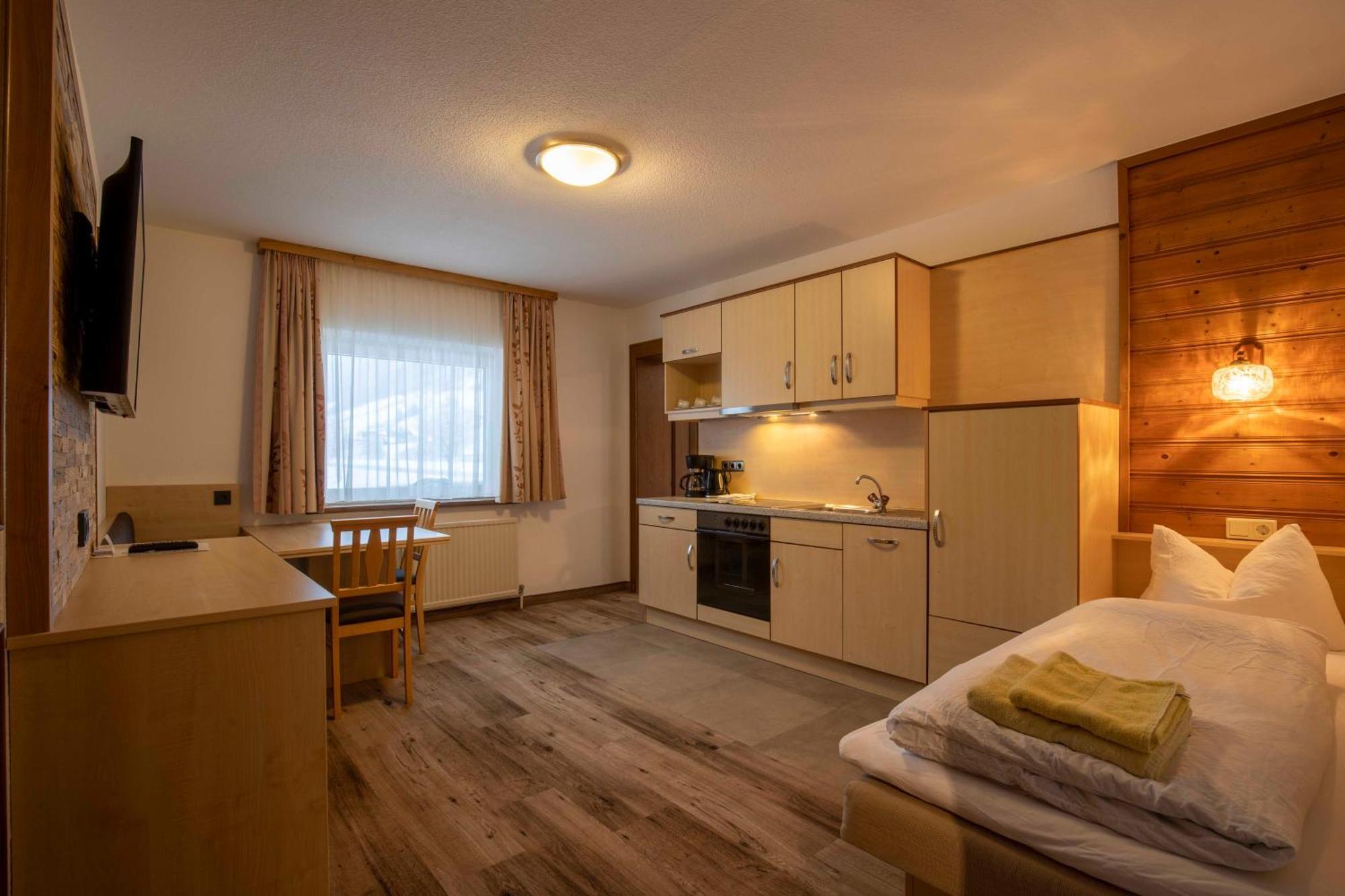 Gidis Hof Hotel Ischgl Exterior photo